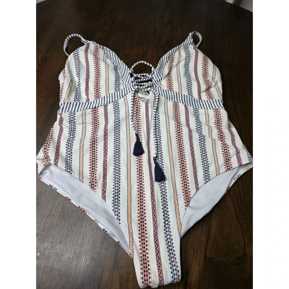 Jessica Simpson Aztec Boho Front Lace-Up One-Piece Swimsuit Size.  XL H3